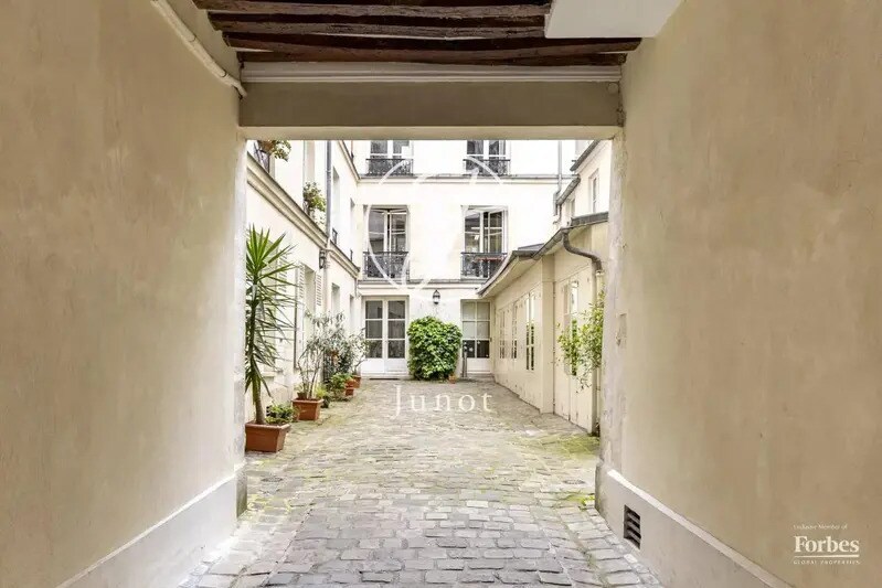 Immeuble residentiel dans Paris à vendre - Photo du bâtiment - Image 2 de 12