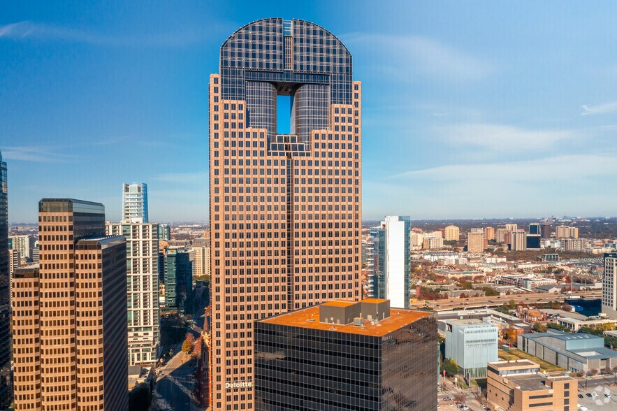 2200 Ross Ave, Dallas, TX à louer - Photo du bâtiment - Image 2 de 4