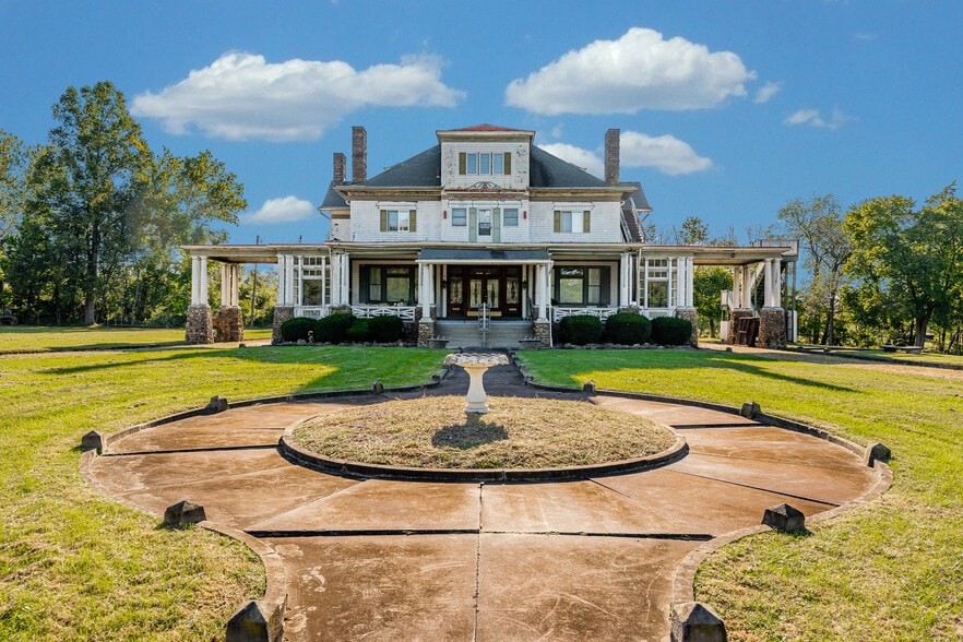 1266 National Pike, Hopwood, PA for sale - Primary Photo - Image 1 of 79