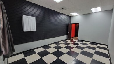 5245-5251 Commercial St SE, Salem, OR for lease Interior Photo- Image 1 of 7
