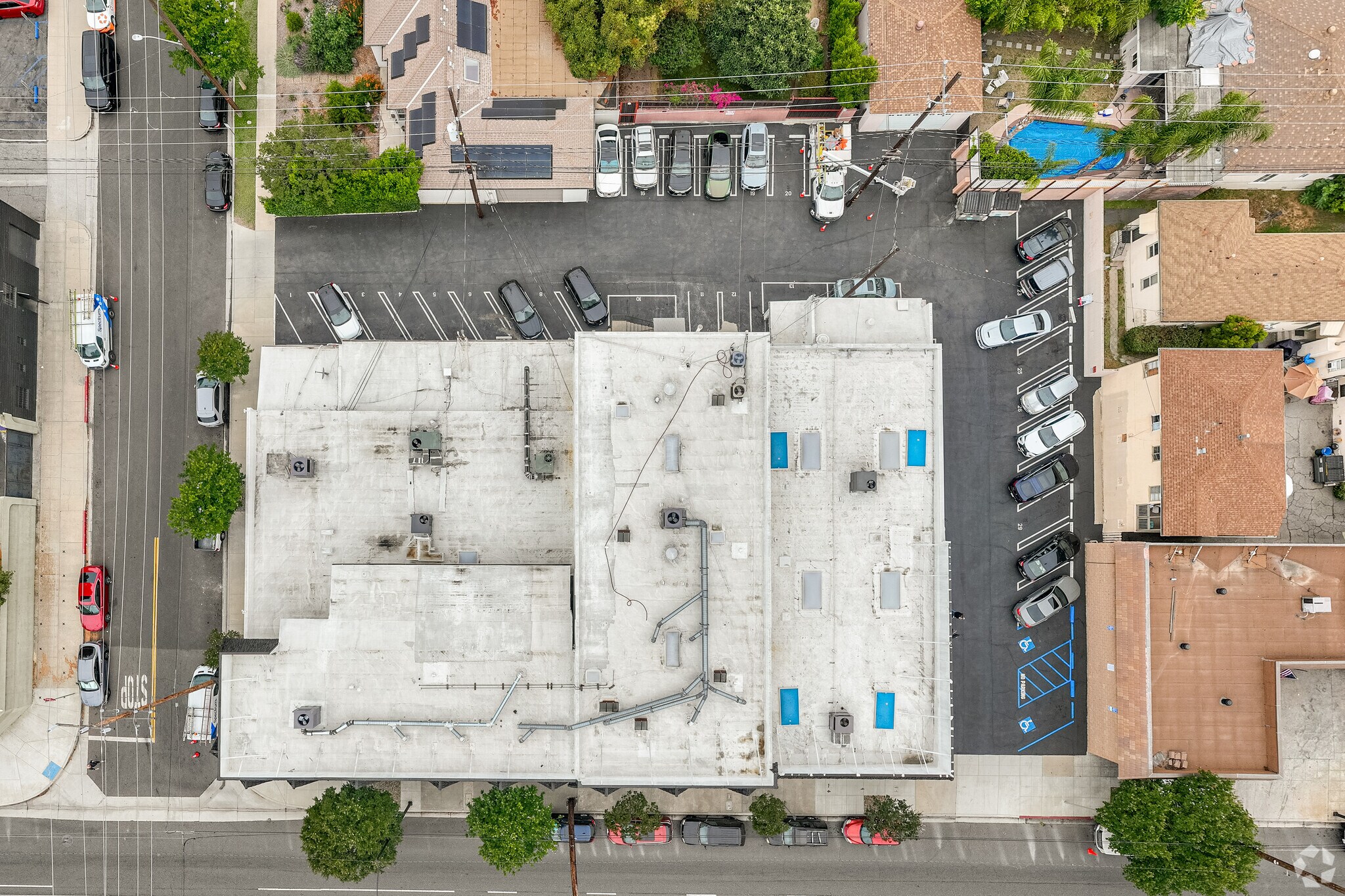 203-215 N Victory Blvd, Burbank, CA for lease Building Photo- Image 1 of 30