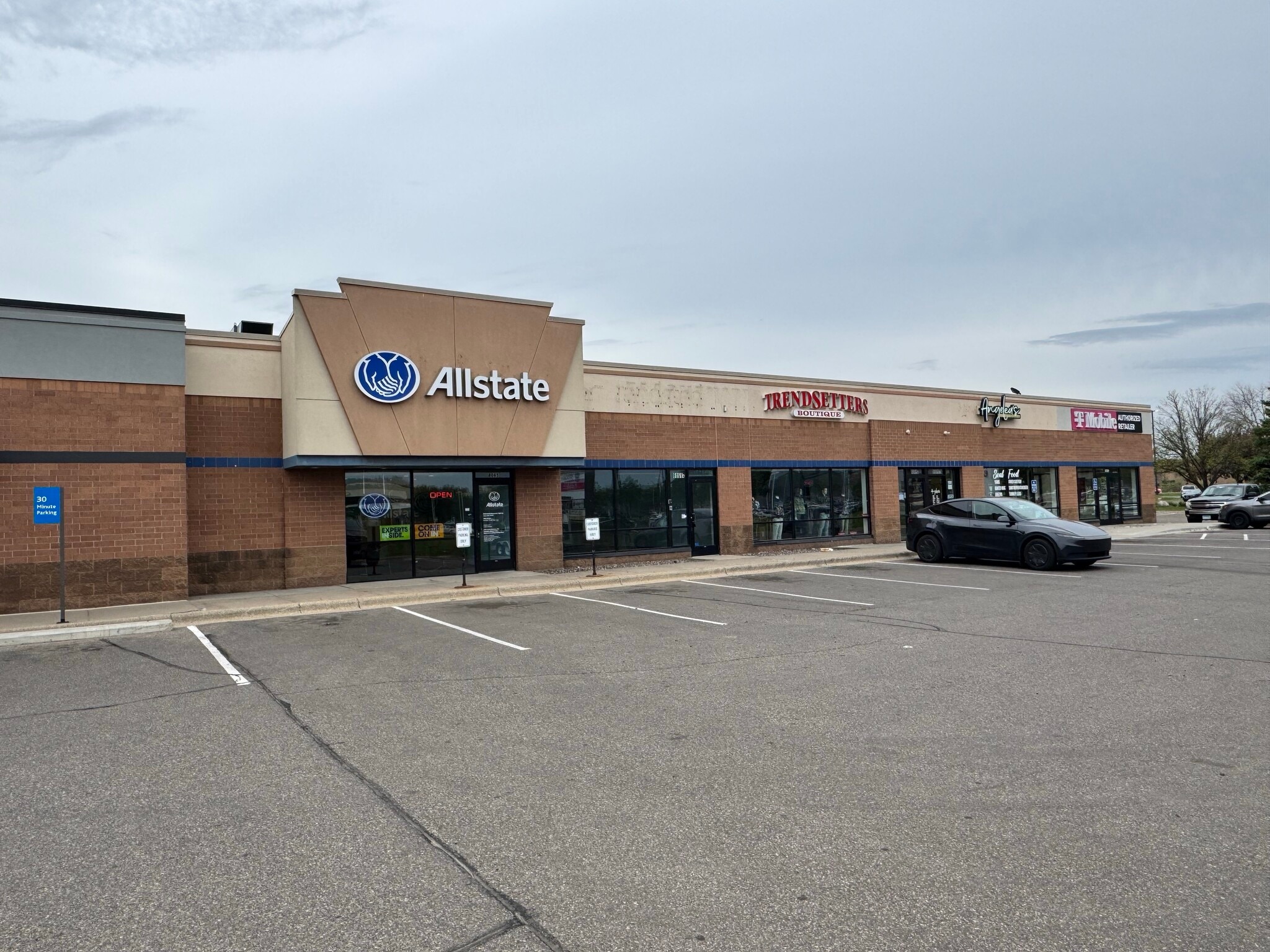 8065-8069 Brooklyn Blvd, Brooklyn Park, MN à louer Photo du bâtiment- Image 1 de 7