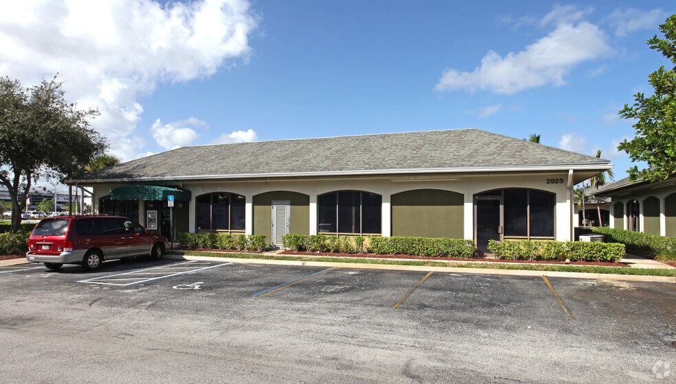 2885 S Federal Hwy, Delray Beach, FL à louer - Photo du bâtiment - Image 3 de 9