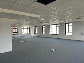 114 Quai De Bezons, Argenteuil for lease Building Photo- Image 2 of 3