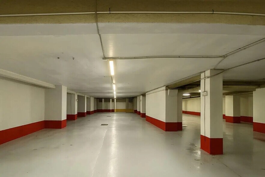 Flex dans Paris à louer - Photo du bâtiment - Image 2 de 6