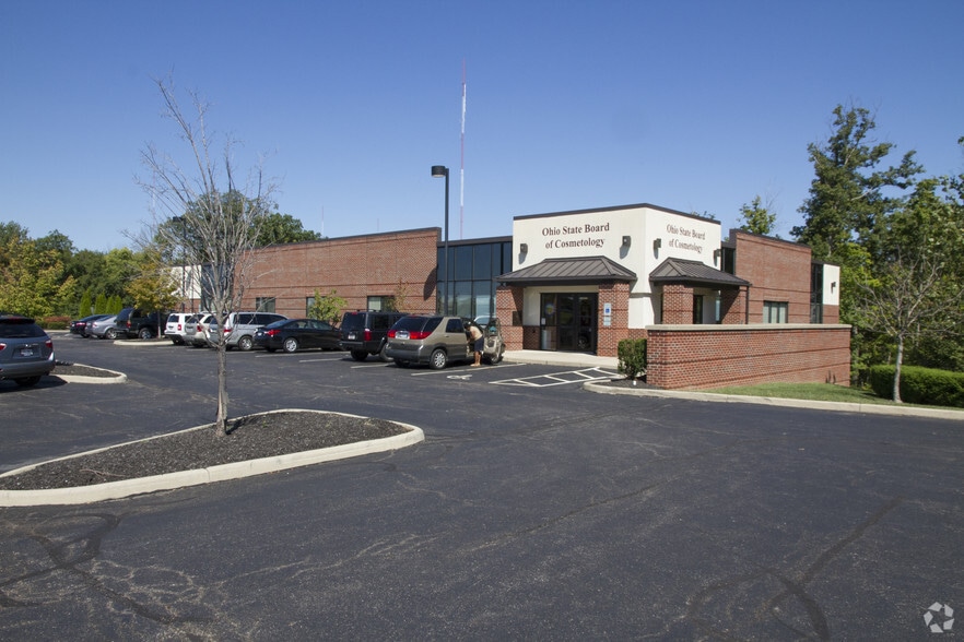 1929 Gateway Cir, Grove City, OH for sale - Primary Photo - Image 1 of 4
