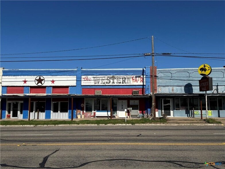 204 E Gassaway, Lott, TX à vendre - Photo du bâtiment - Image 3 de 6