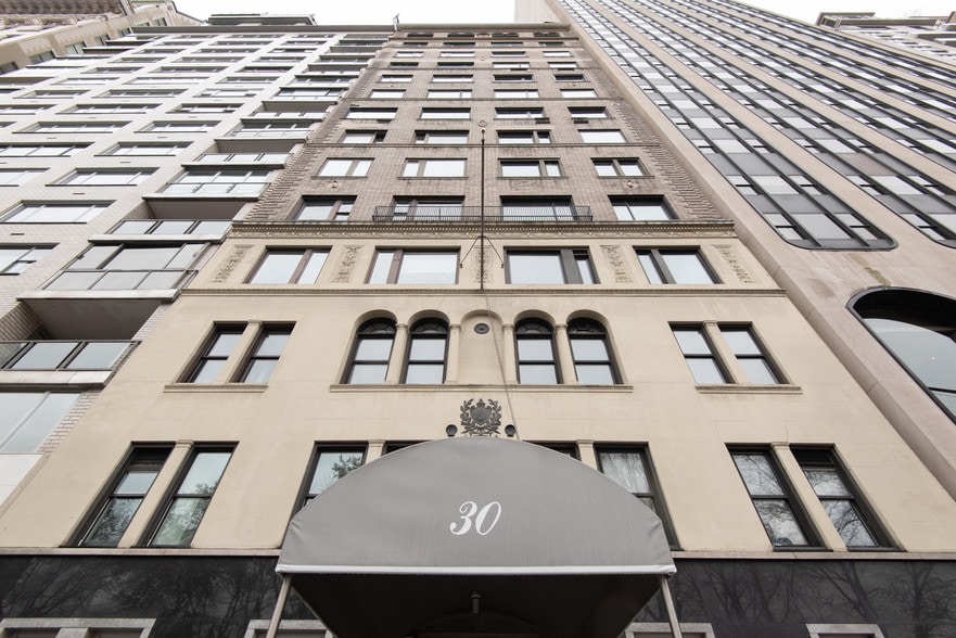 30 Central Park S, New York, NY for lease - Building Photo - Image 2 of 2