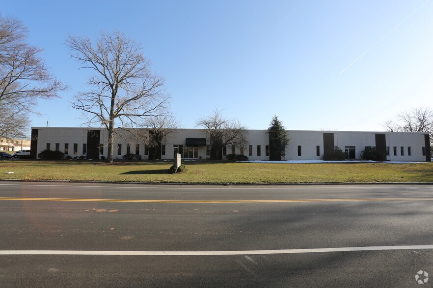 370 Campus Dr, Somerset, NJ à louer - Photo du bâtiment - Image 1 de 12