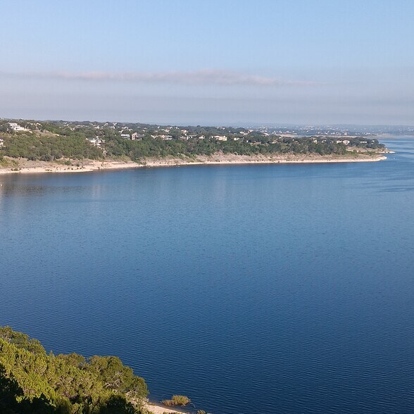 1390 O C Trout Dr. dr, Canyon Lake, TX à vendre - Photo du bâtiment - Image 1 de 3