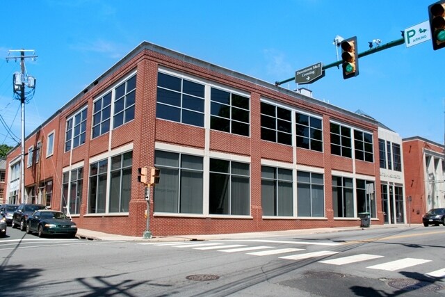 401 E Market St, Charlottesville, VA à vendre - Photo du bâtiment - Image 3 de 21