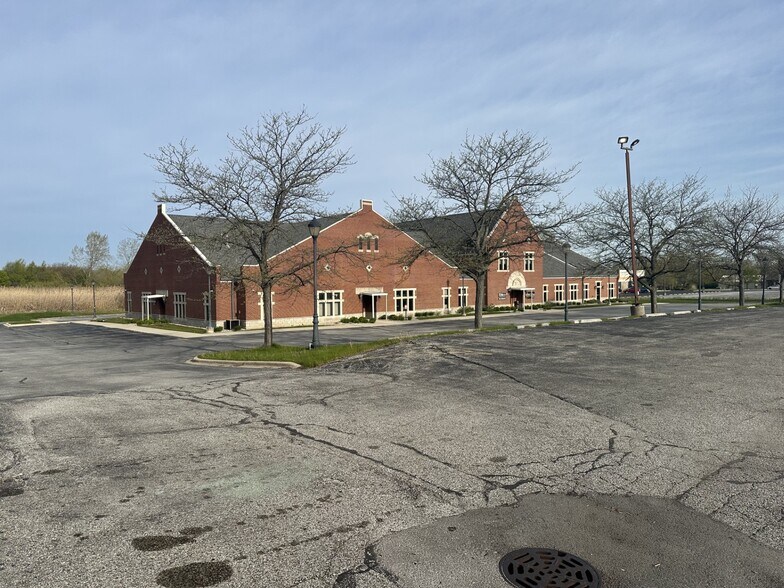 8510-8528 Broadway, Merrillville, IN à vendre - Photo du bâtiment - Image 2 de 9