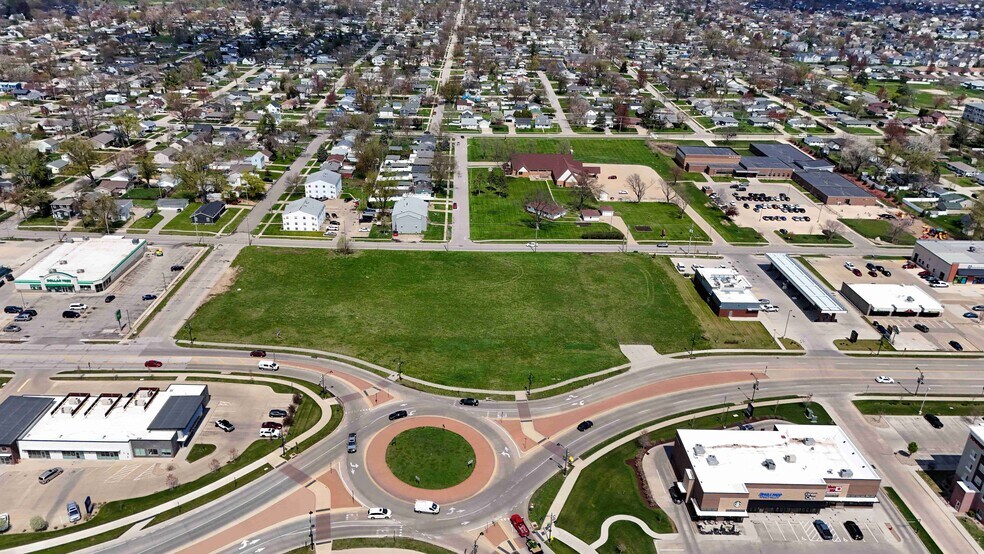 2700 7th Avenue, Marion, IA à vendre - Photo du bâtiment - Image 2 de 5