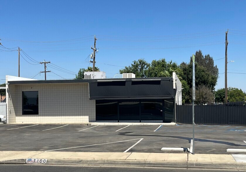 3100 Union Ave, Bakersfield, CA à louer - Photo du bâtiment - Image 1 de 9