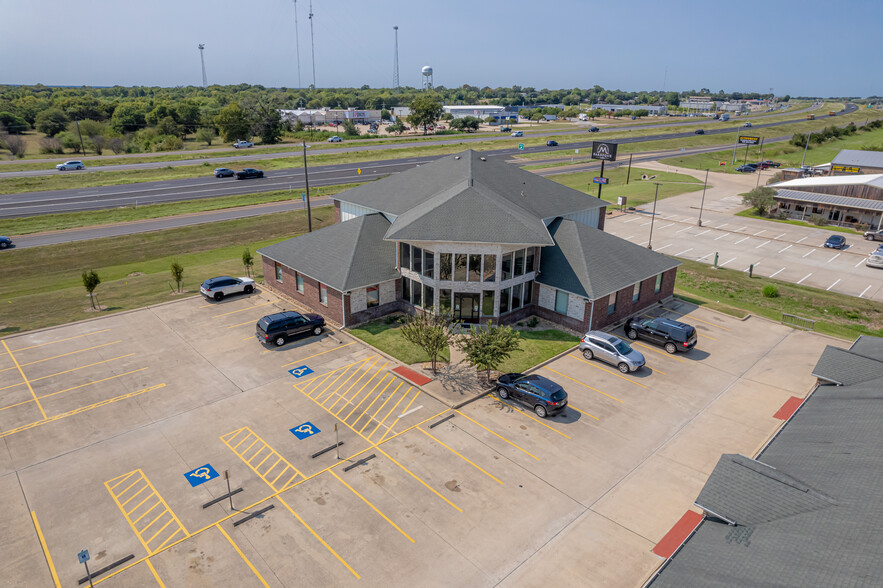 1905 Dove Crossing Ln, Navasota, TX à louer - Photo du bâtiment - Image 1 de 6