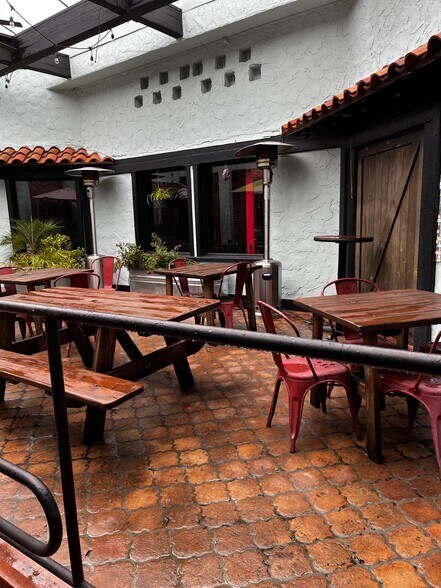 501-505 Mendocino Ave, Santa Rosa, CA à vendre - Photo du bâtiment - Image 2 de 35