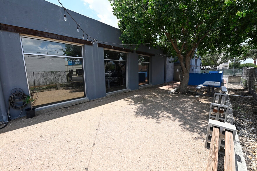 1700-1710 N Main Ave, San Antonio, TX à louer - Photo du bâtiment - Image 2 de 9