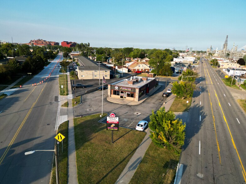 2630 Oakwood Blvd, Melvindale, MI for sale - Building Photo - Image 2 of 10