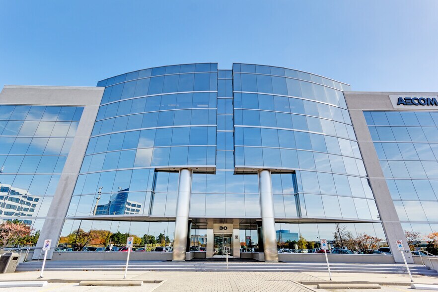 30 Leek Cres, Richmond Hill, ON à louer - Photo du bâtiment - Image 2 de 2