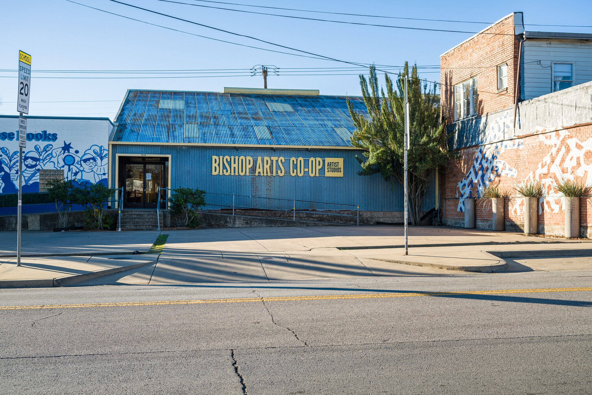 510-518 W Davis St, Dallas, TX for lease Building Photo- Image 1 of 4