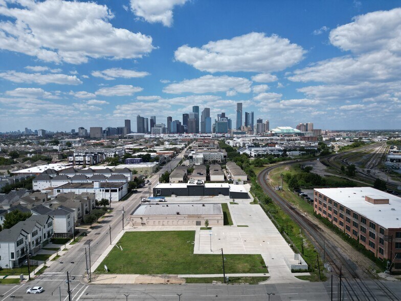 3313 McKinney St, Houston, TX à louer - Photo du bâtiment - Image 2 de 4