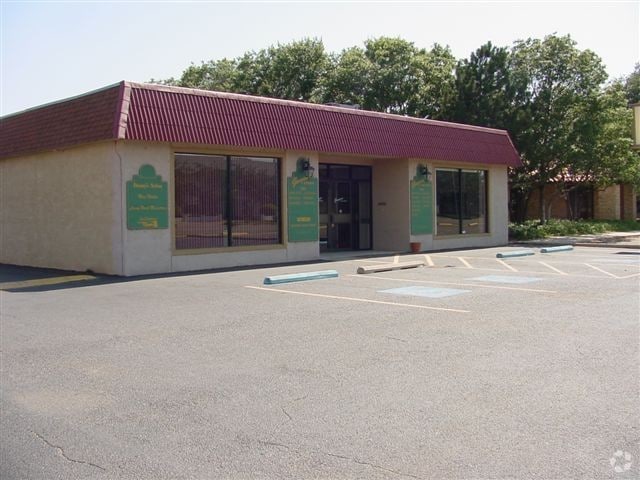 5217 50th St, Lubbock, TX à louer - Photo du bâtiment - Image 2 de 8