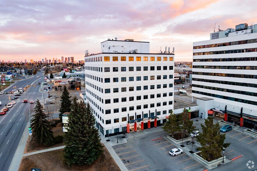 5920 & 5940 Macleod Trl SW, Calgary, AB à louer - Photo du bâtiment - Image 2 de 12