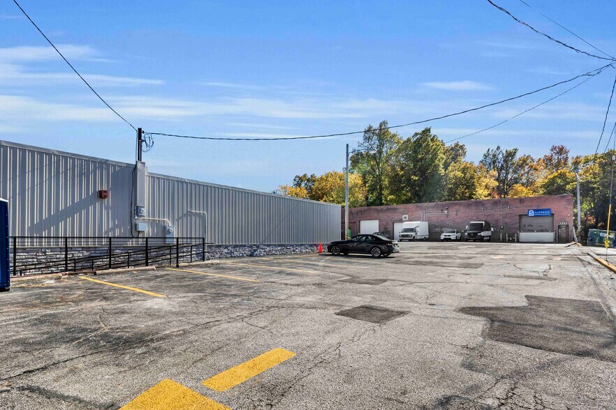 4298 Mayfield Rd, South Euclid, OH à louer - Photo du bâtiment - Image 3 de 11