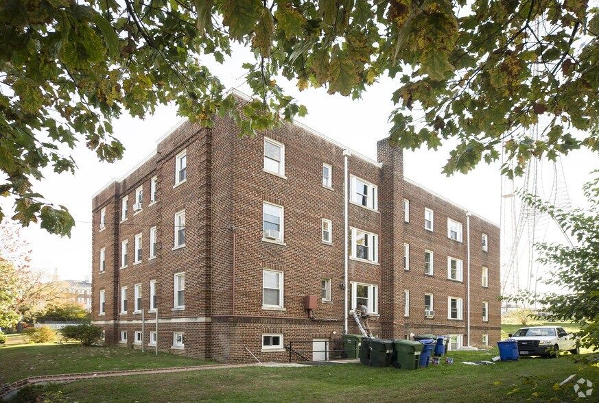 6024 8th St NW, Washington, DC à vendre - Photo du bâtiment - Image 2 de 2