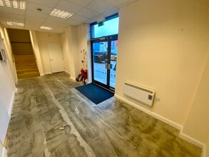 Dencora Way, Luton for lease Interior Photo- Image 1 of 5