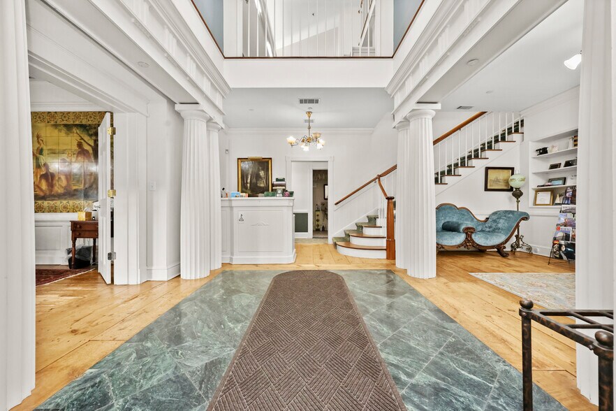 3127-3129 Whitney Ave, Hamden, CT à vendre - Hall d’entrée - Image 3 de 27