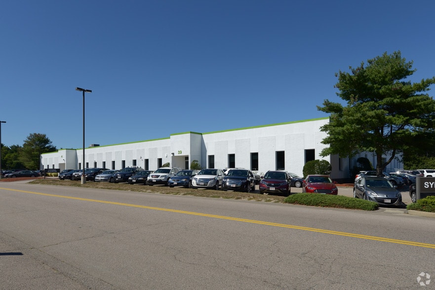 39-41 Brooks Dr, Braintree, MA for lease - Building Photo - Image 2 of 4