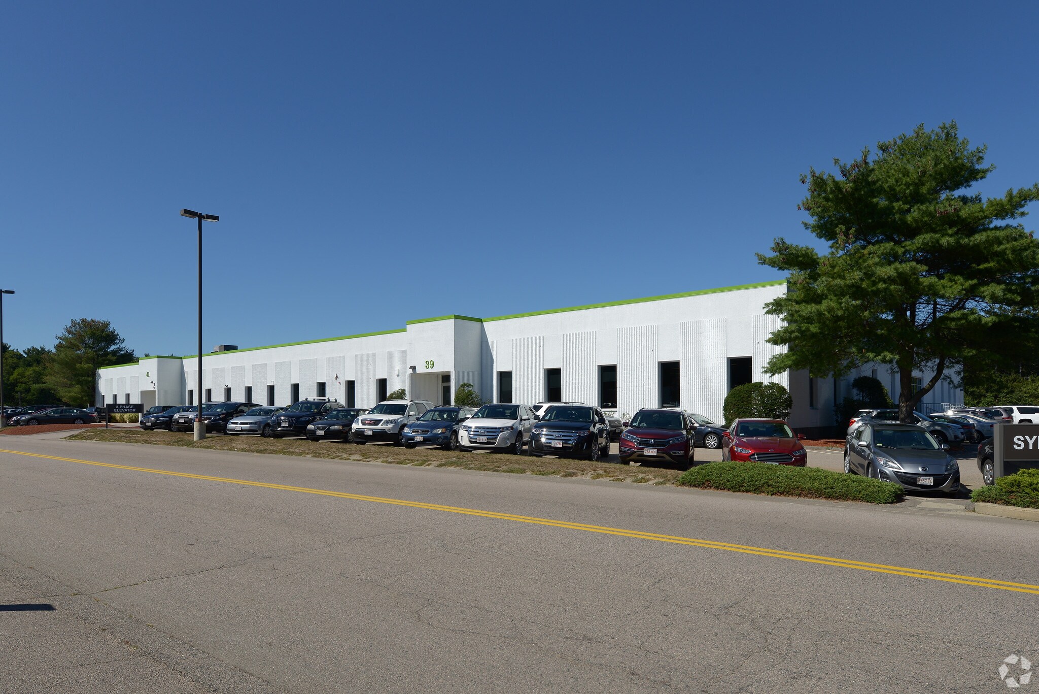 39-41 Brooks Dr, Braintree, MA à louer Photo du bâtiment- Image 1 de 5