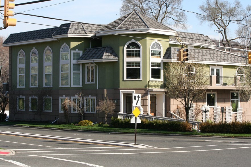 169 Ramapo Valley Rd, Oakland, NJ à louer - Photo du bâtiment - Image 3 de 11