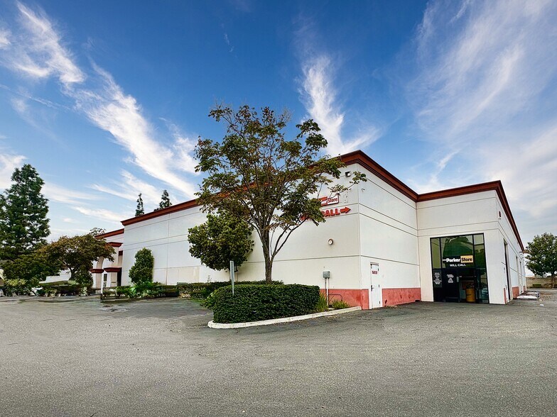 911 Poinsettia St, Santa Ana, CA à vendre - Photo du bâtiment - Image 3 de 7