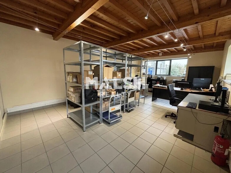 Office in Rillieux-la-Pape for lease - Interior Photo - Image 3 of 9