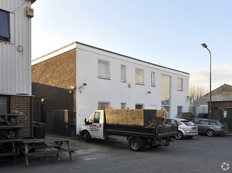 9 Lyon Rd, Londres à louer - Photo du bâtiment - Image 2 de 5