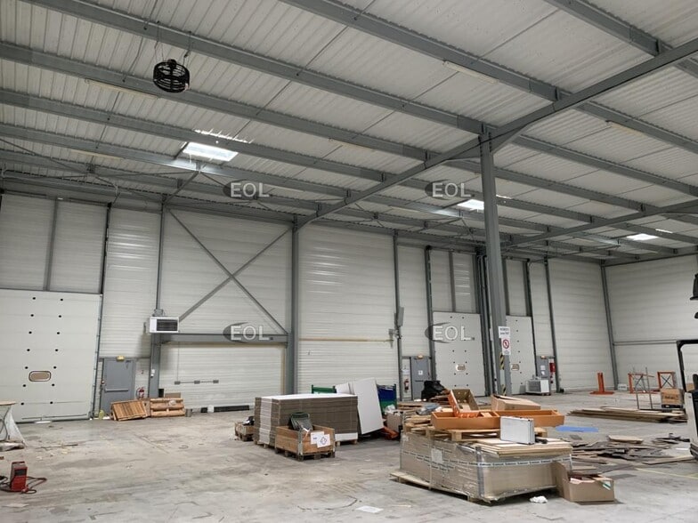 Industrial in Moissy-Cramayel for lease - Interior Photo - Image 3 of 9