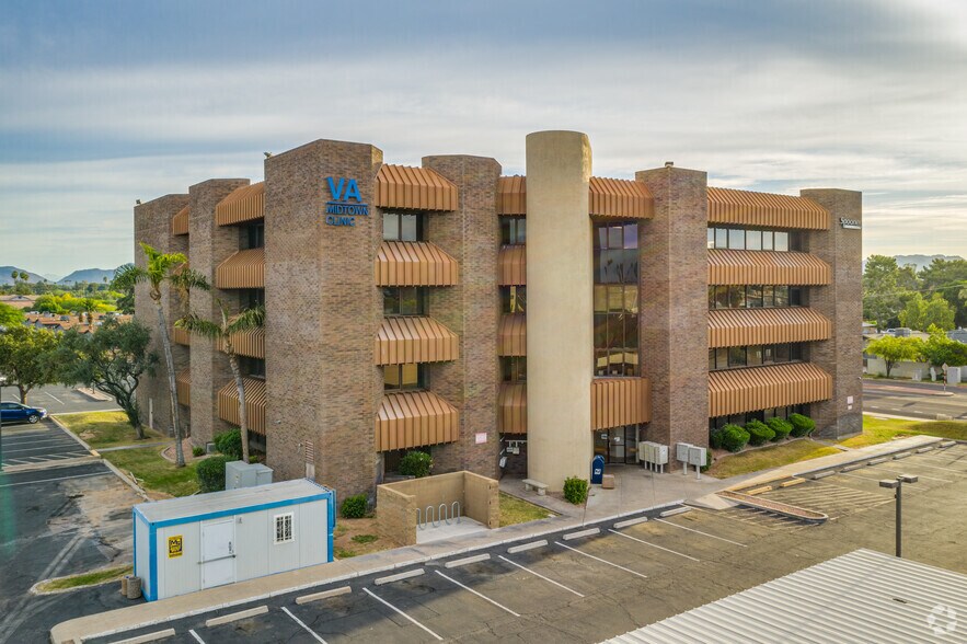 5040 N 15th Ave, Phoenix, AZ à louer - Photo du bâtiment - Image 3 de 34