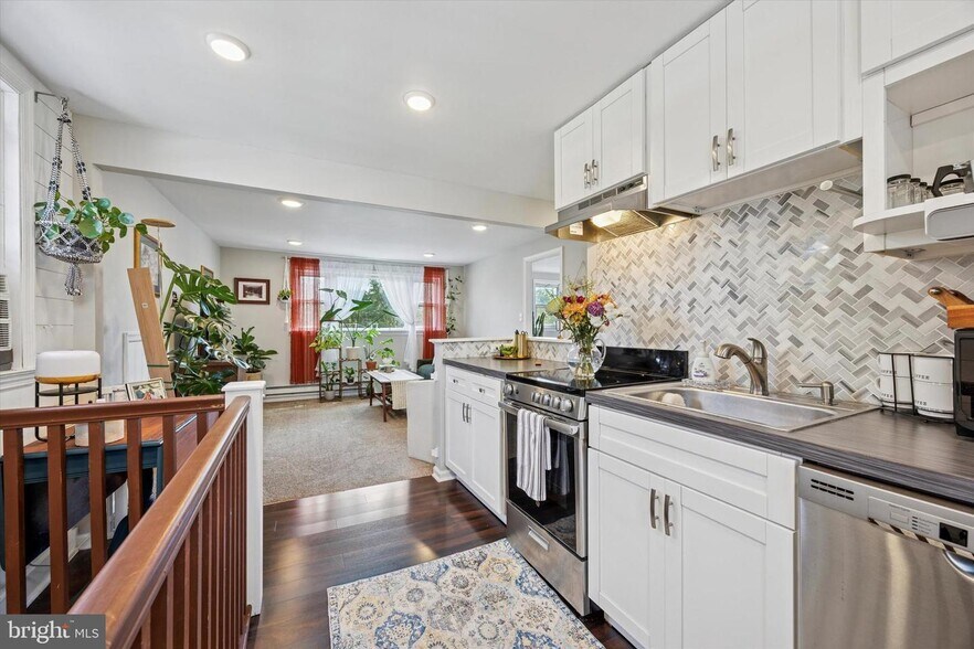 413 N Pine St, Langhorne, PA à vendre - Photo du bâtiment - Image 3 de 79