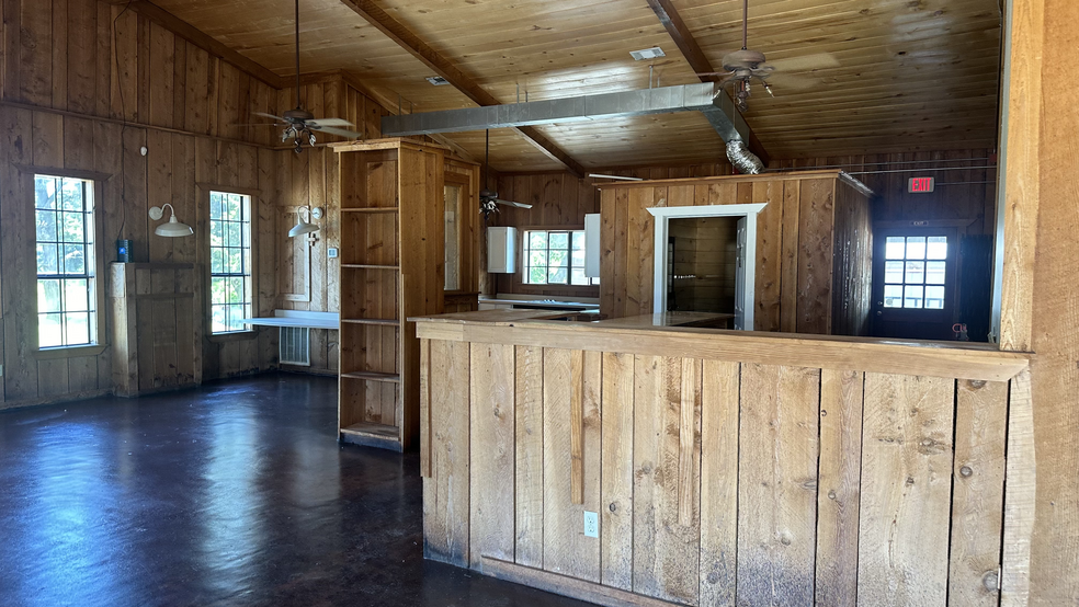 1630 Highway 290 W, Brenham, TX for lease - Interior Photo - Image 3 of 17