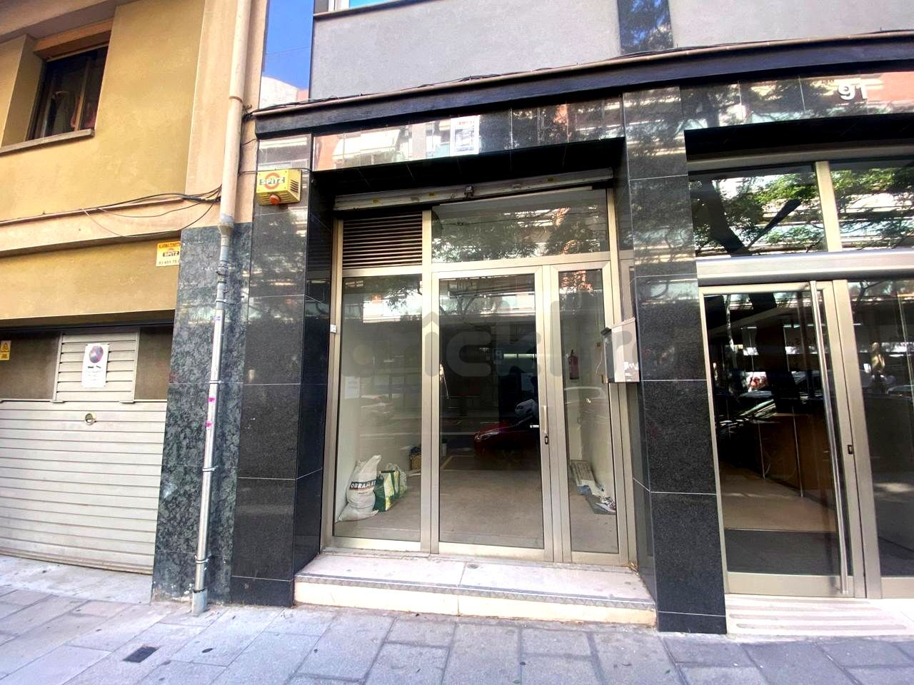 Retail in Barcelona, Barcelona for lease Building Photo- Image 1 of 6