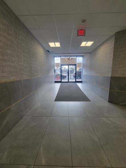 576 Central Ave, East Orange, NJ à louer - Photo intérieure - Image 2 de 7