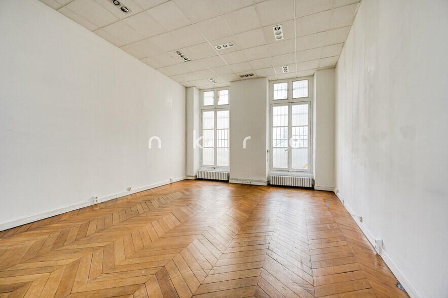 Office in Paris for lease - Building Photo - Image 3 of 10