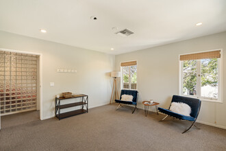 588 N Larchmont Blvd, Los Angeles, CA for lease Interior Photo- Image 1 of 6