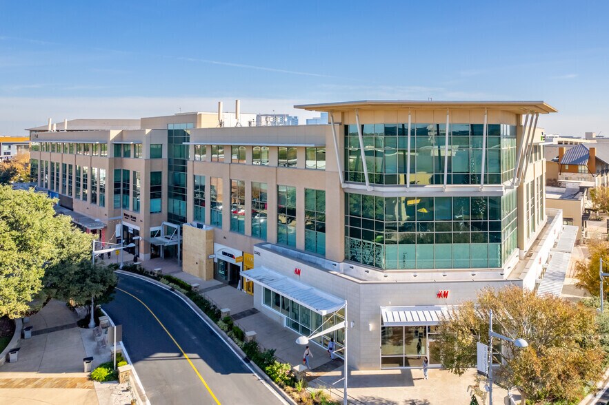 11401 Century Oaks Ter, Austin, TX à louer - Photo du bâtiment - Image 2 de 3