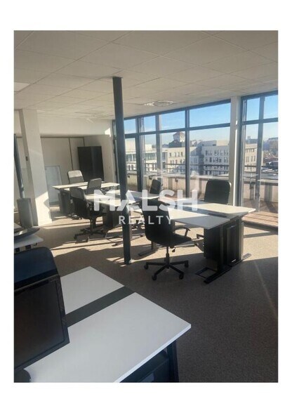 Office in Villeurbanne for lease - Interior Photo - Image 2 of 6