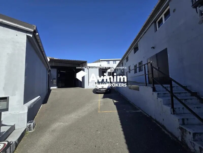 Industrial in Montreuil for sale Building Photo- Image 1 of 5