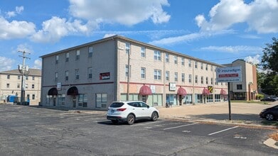 604 Dale St, Normal, IL for lease Interior Photo- Image 2 of 11