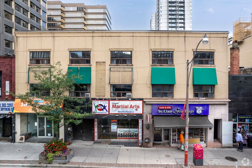 1421-1425 Yonge St, Toronto, ON à louer - Photo du bâtiment - Image 2 de 4